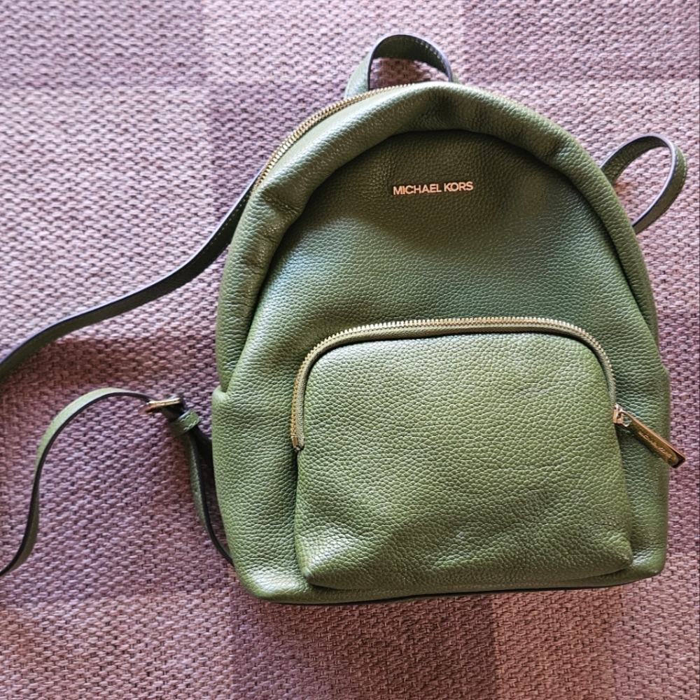 Michael Kors ERIN Medium Backpack,Olive Green 🫒